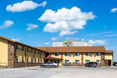 days inn fort dodge  Located conveniently in the retail district in southeast Fort Dodge on Business Hwy 20, Days Inn offers 80 hotel rooms, free parking, and an exercise room